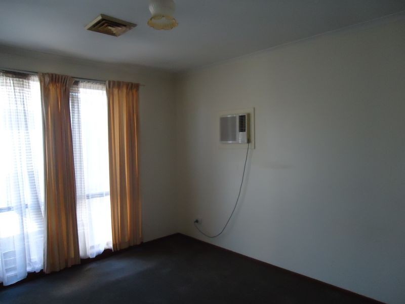 33 Adam Avenue, Hallam VIC 3803