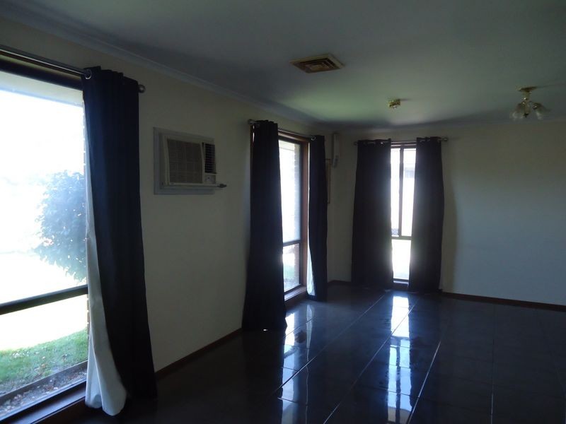 33 Adam Avenue, Hallam VIC 3803