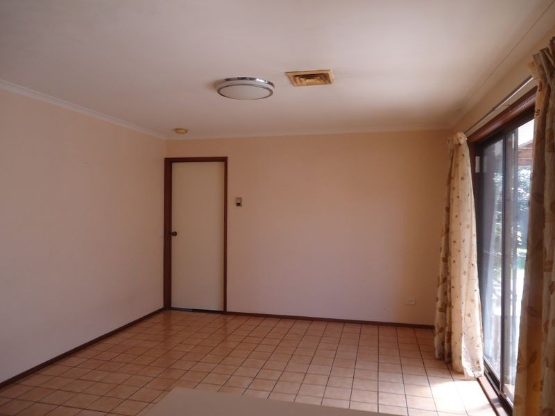 33 Adam Avenue, Hallam VIC 3803