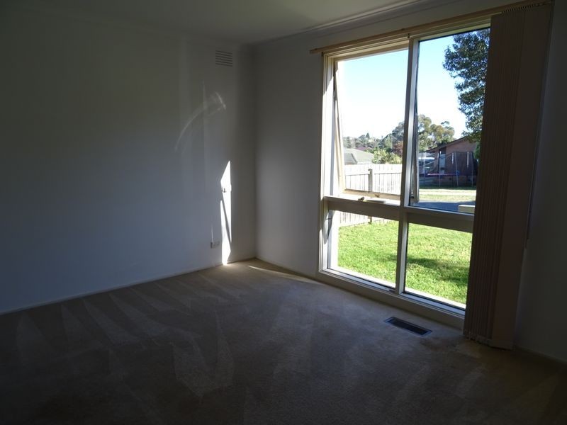 13 Rearden Close, Endeavour Hills VIC 3802