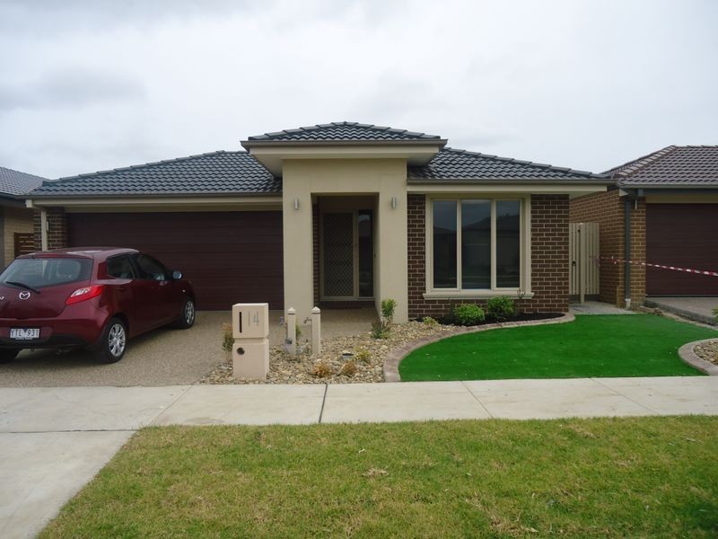 14 Naas Road, Clyde North VIC 3978