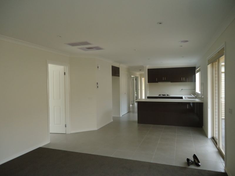 14 Naas Road, Clyde North VIC 3978