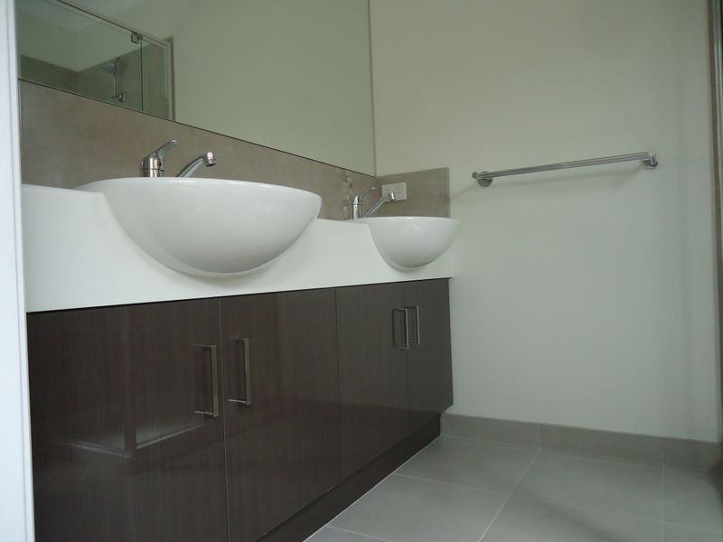 14 Naas Road, Clyde North VIC 3978