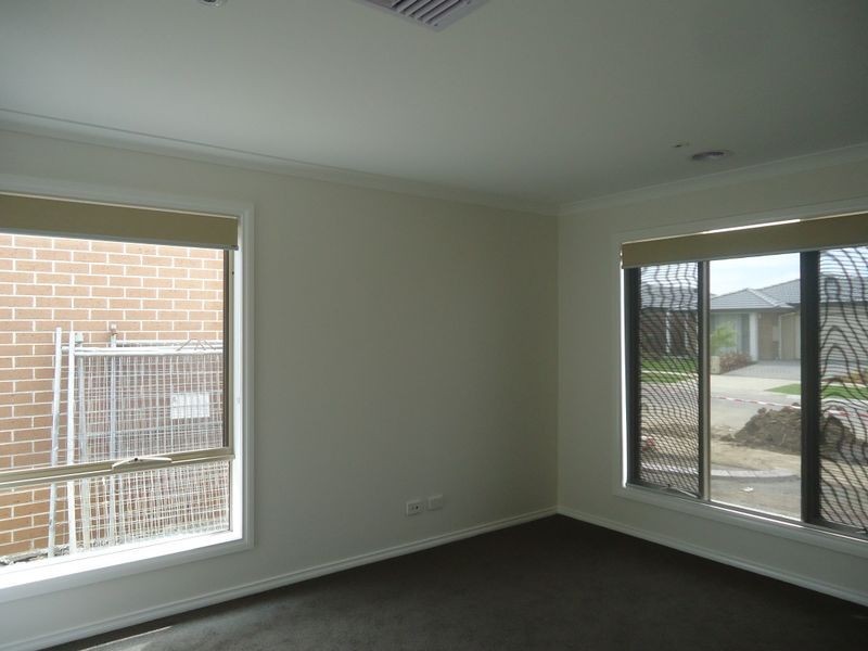 14 Naas Road, Clyde North VIC 3978