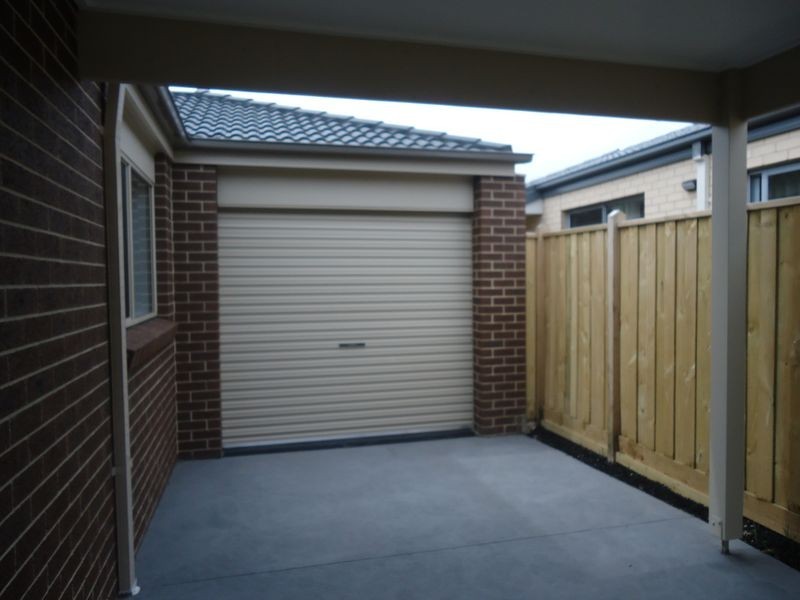 14 Naas Road, Clyde North VIC 3978