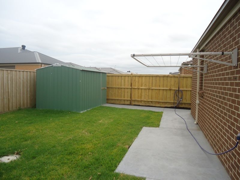 14 Naas Road, Clyde North VIC 3978
