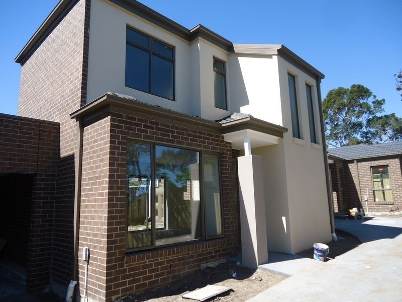 2/49 Benga Avenue, Dandenong VIC 3175