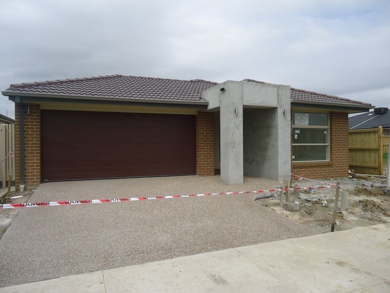 12 Naas Road, Clyde North VIC 3978