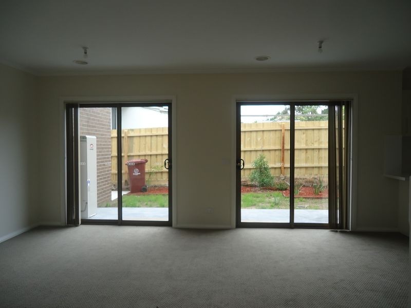 2/49 Benga Avenue, Dandenong VIC 3175