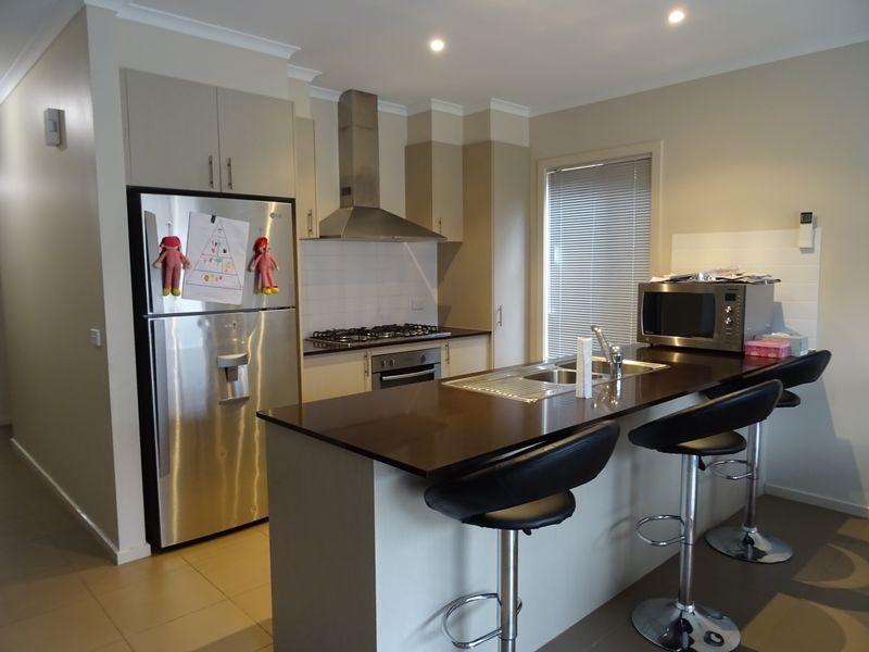 8 Dedina Walk, Dandenong VIC 3175