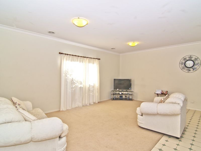 27 Hickory Drive, Narre Warren South VIC 3805