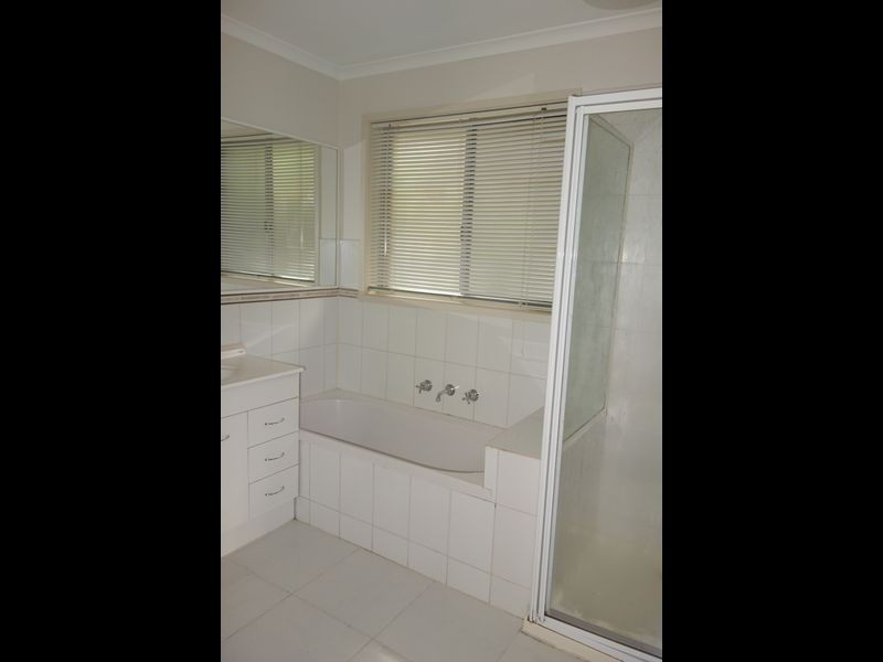 54 Preston Avenue, Endeavour Hills VIC 3802