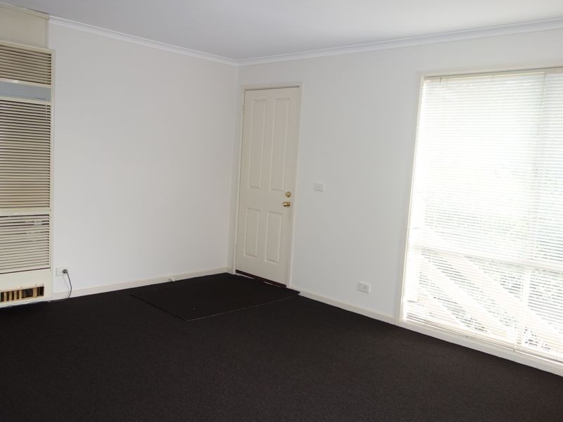 54 Preston Avenue, Endeavour Hills VIC 3802