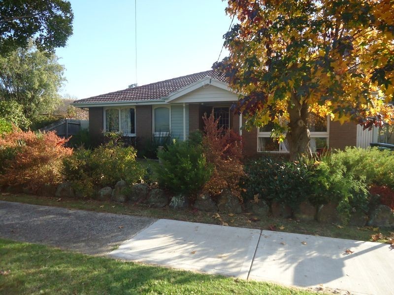 24 Evan Street, Berwick VIC 3806