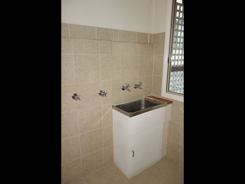 8 Laburnum Grove, Doveton VIC 3177