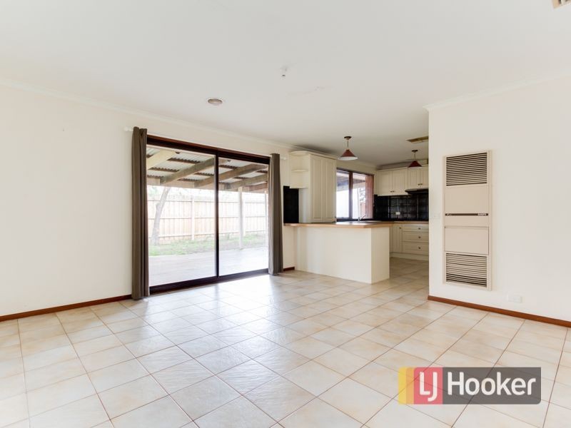 51 Kennington Park Drive, Endeavour Hills VIC 3802