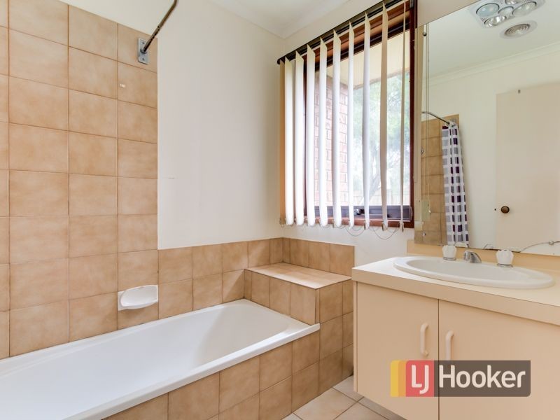 51 Kennington Park Drive, Endeavour Hills VIC 3802