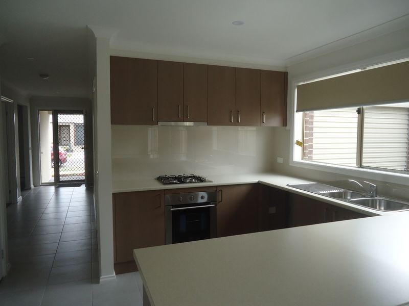 13 Campaspes Street, Clyde North VIC 3978