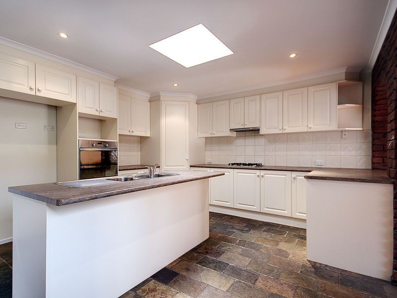 2 Roslyn Court, Dandenong North VIC 3175