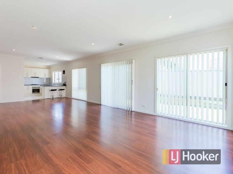 2/136 Emily Drive, Hallam VIC 3803