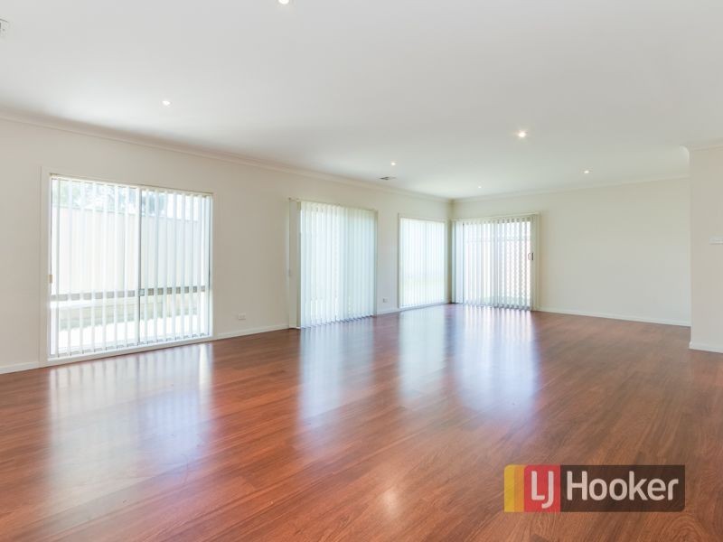 2/136 Emily Drive, Hallam VIC 3803