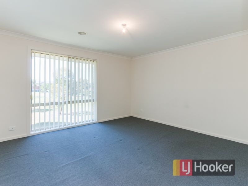2/136 Emily Drive, Hallam VIC 3803