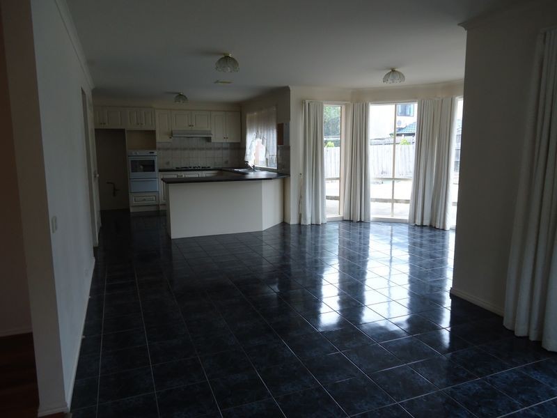 15 Erica Close, Endeavour Hills VIC 3802