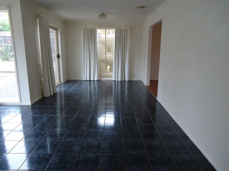 15 Erica Close, Endeavour Hills VIC 3802