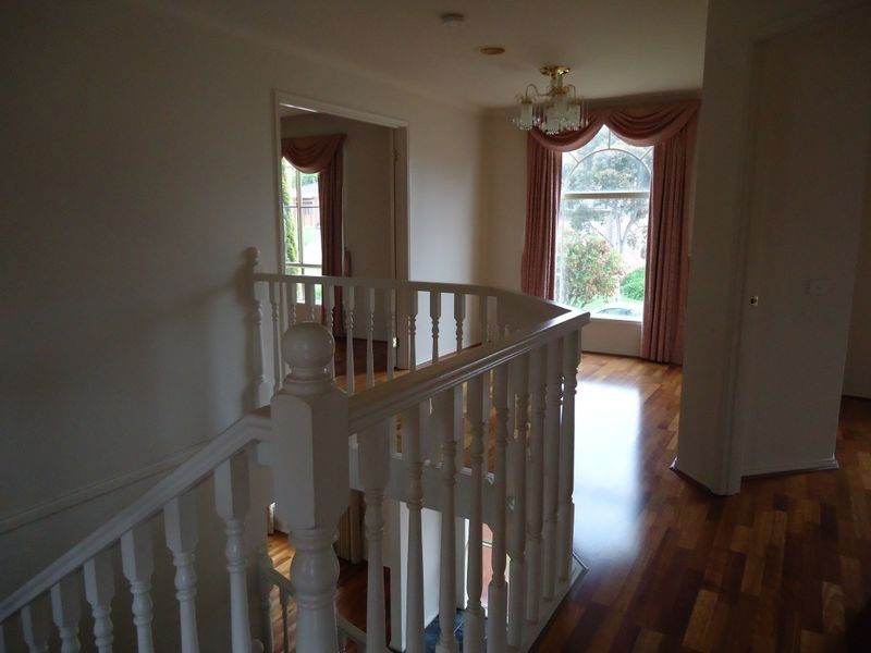 15 Erica Close, Endeavour Hills VIC 3802