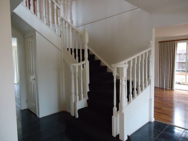 15 Erica Close, Endeavour Hills VIC 3802