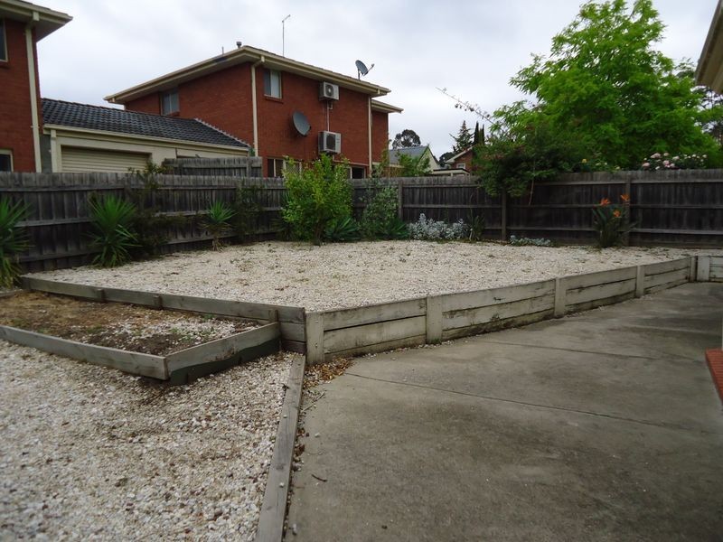 15 Erica Close, Endeavour Hills VIC 3802