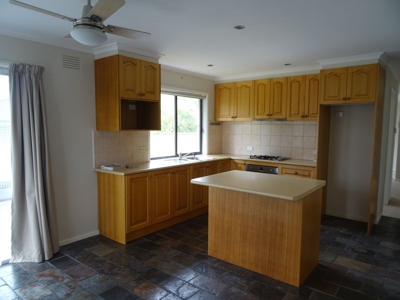 2 Whitestone Court, Endeavour Hills VIC 3802