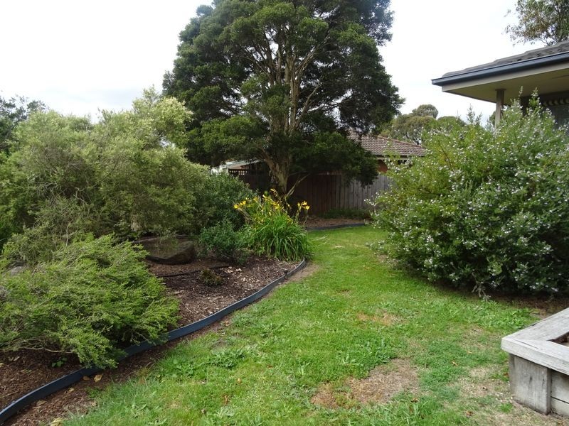 2 Whitestone Court, Endeavour Hills VIC 3802