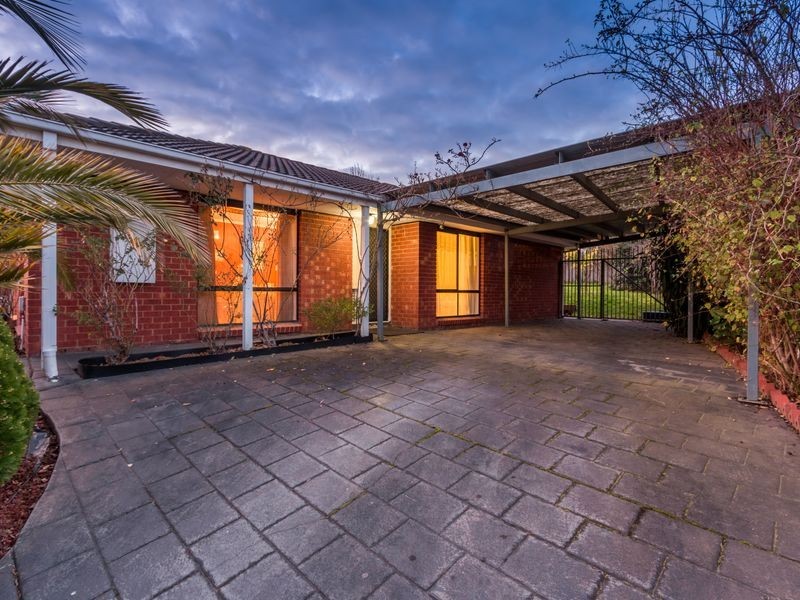 18 Temby Close, Endeavour Hills VIC 3802