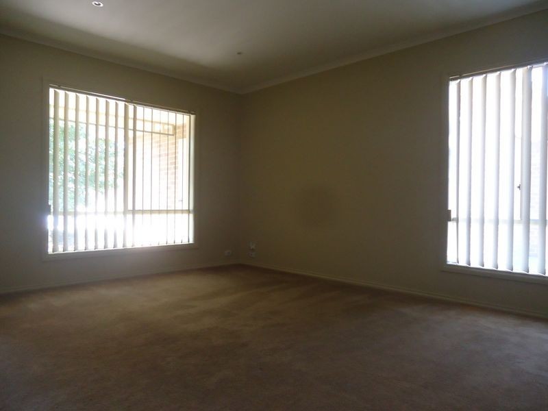 13 Atkinson Drive, Berwick VIC 3806