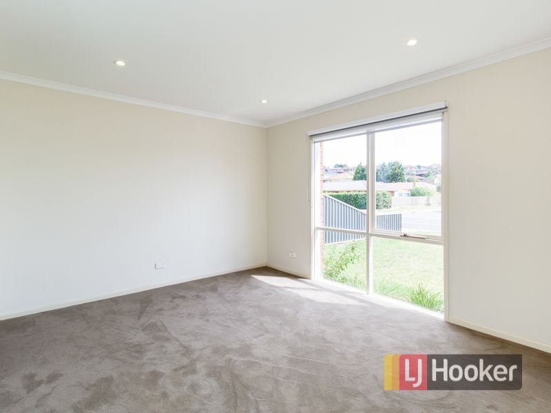 64 David Collins Drive, Endeavour Hills VIC 3802