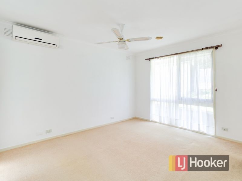 30 Sydney Parkinson Avenue, Endeavour Hills VIC 3802