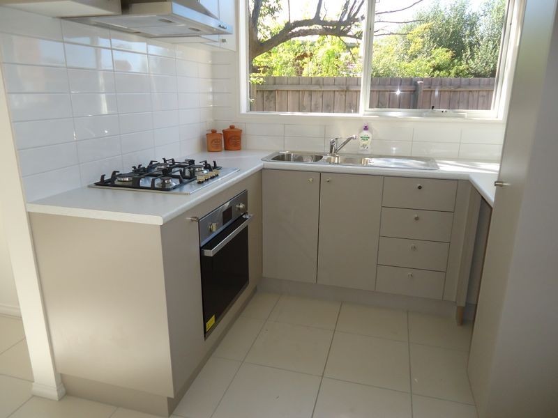 4/24 Hughes Crescent, Dandenong North VIC 3175