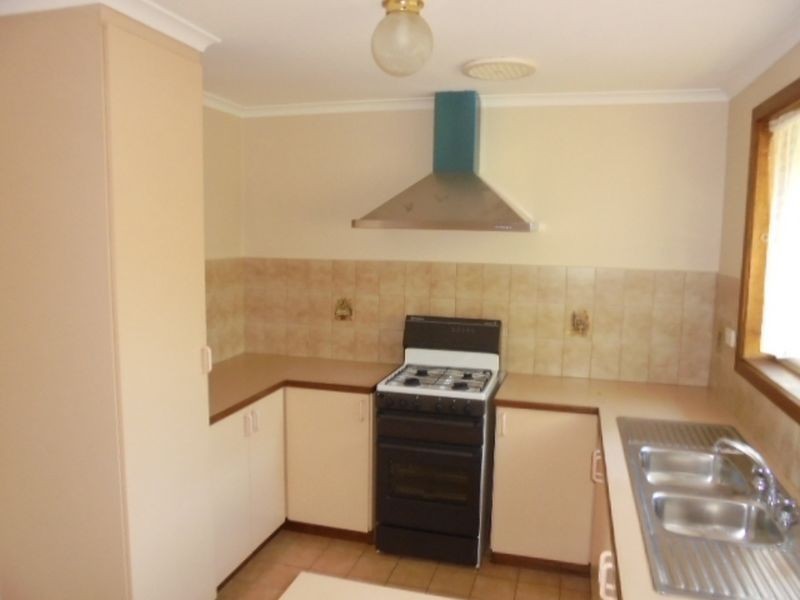 2/41 David Collins Drive, Endeavour Hills VIC 3802