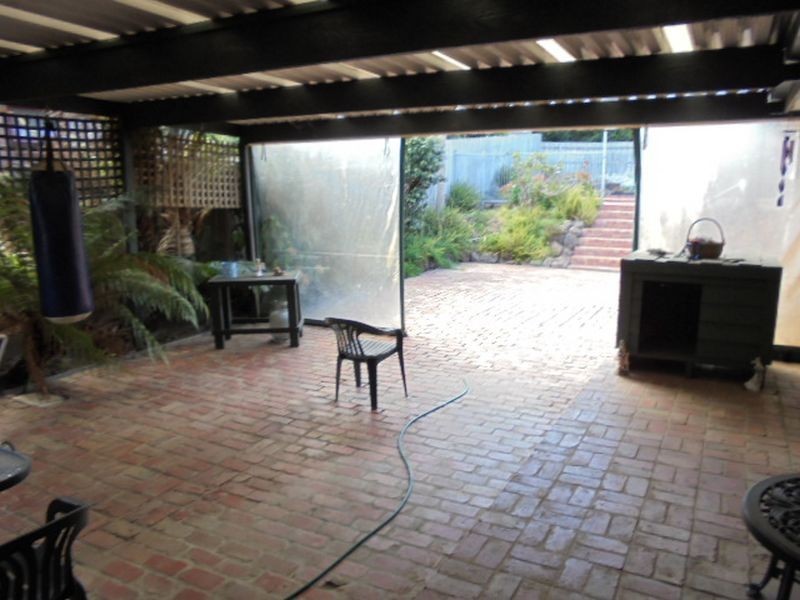 2 Monkhouse Drive, Endeavour Hills VIC 3802