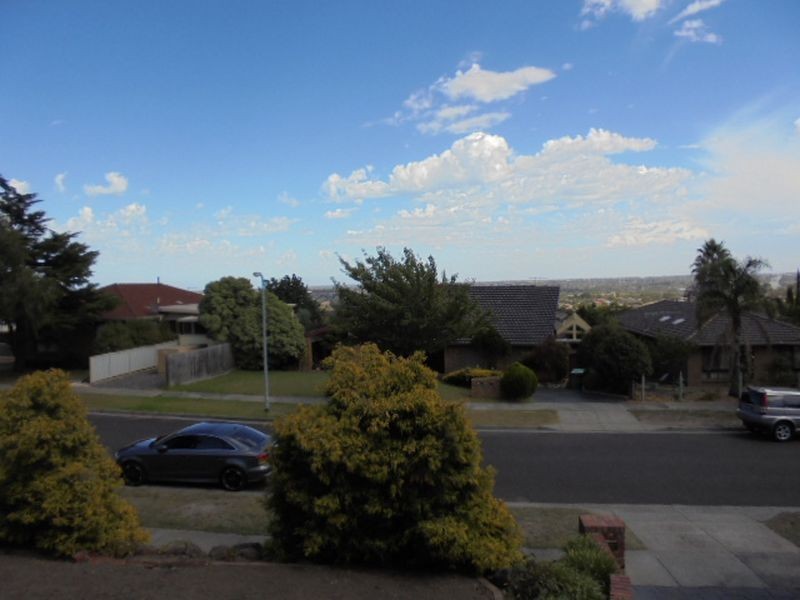 2 Monkhouse Drive, Endeavour Hills VIC 3802