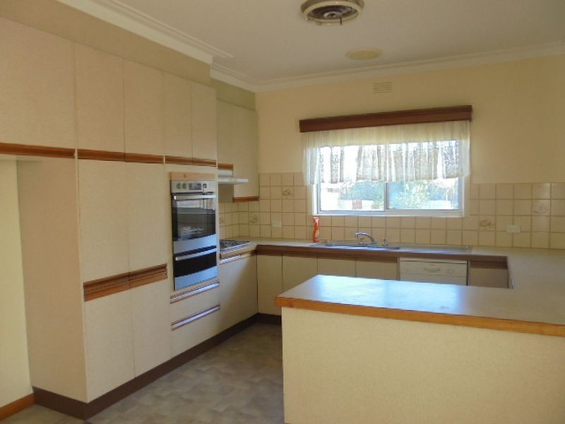6 Canberra Avenue, Dandenong VIC 3175