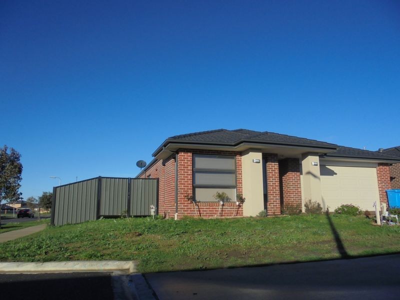 10 Featherbrook Circuit, Cranbourne North VIC 3977