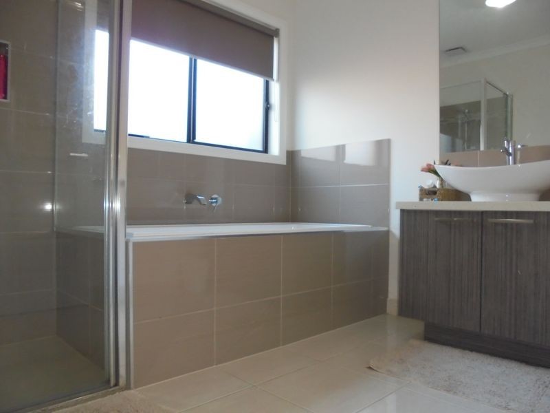 10 Featherbrook Circuit, Cranbourne North VIC 3977