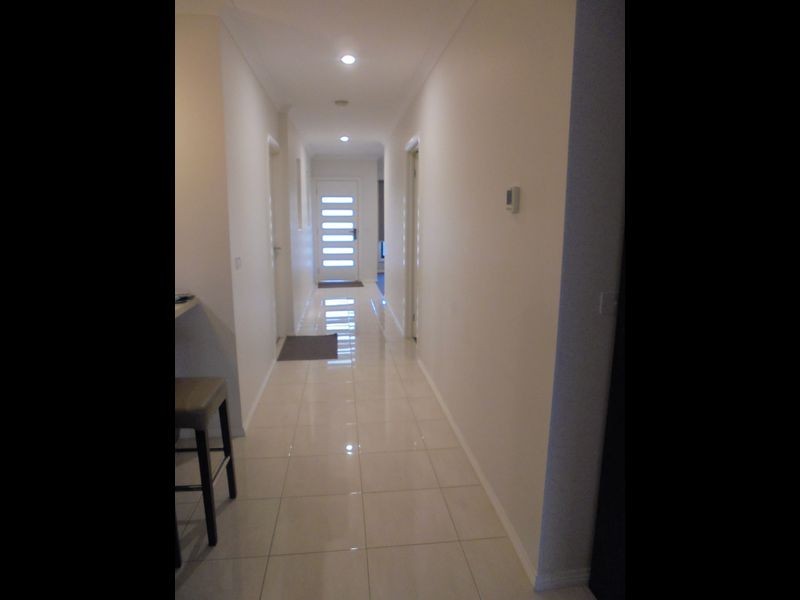 10 Featherbrook Circuit, Cranbourne North VIC 3977