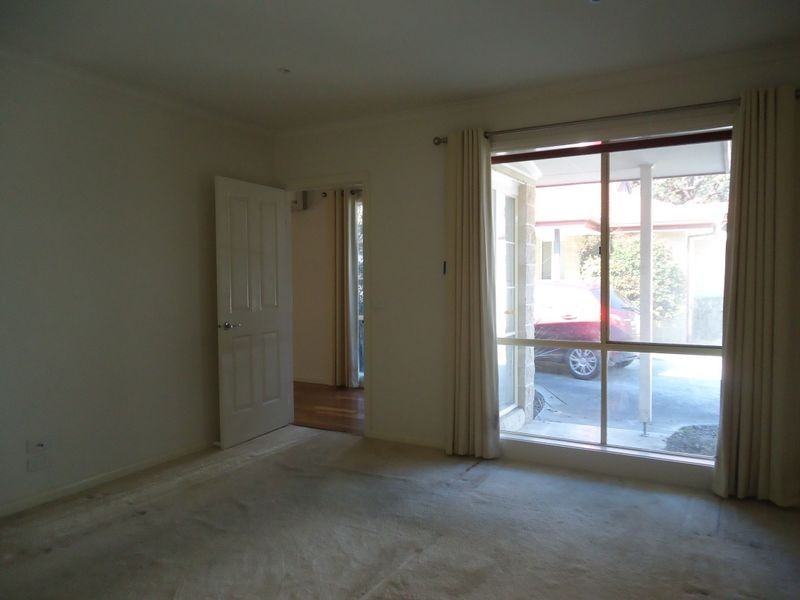 2/17 The Ridge West, Knoxfield VIC 3180