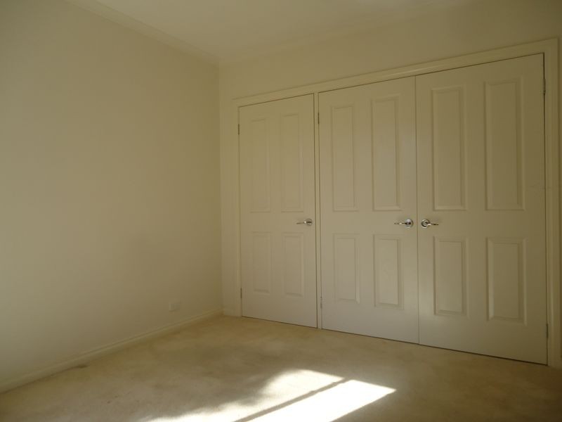 2/17 The Ridge West, Knoxfield VIC 3180