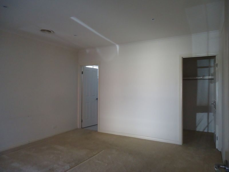 2/17 The Ridge West, Knoxfield VIC 3180