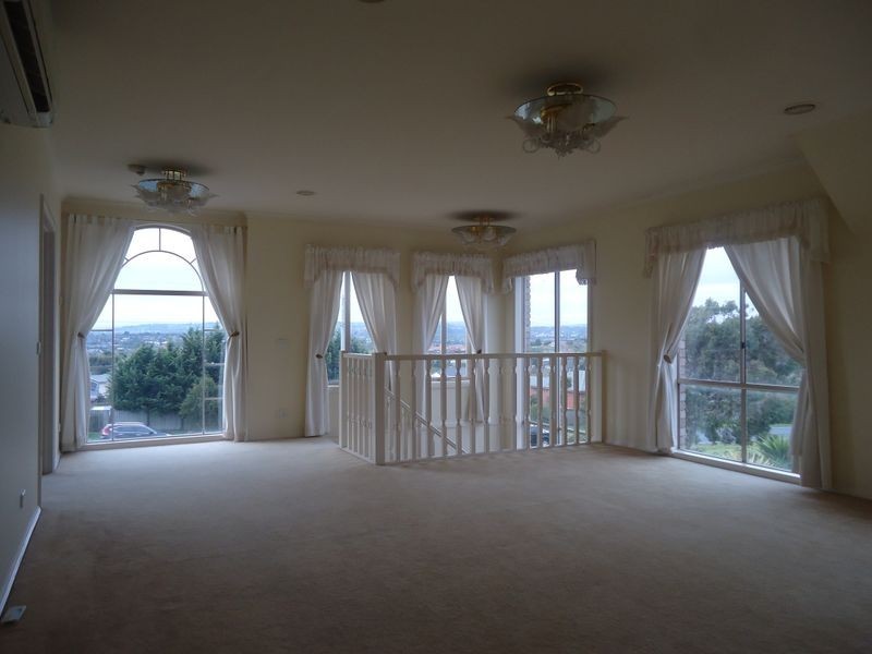 11 Grandview Terrace, Narre Warren South VIC 3805