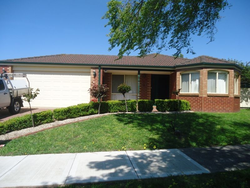 39 Parkwood Avenue, Narre Warren South VIC 3805